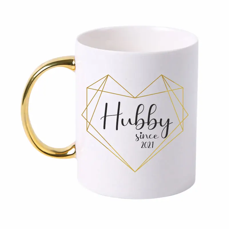 Set-2-cani-toarta-aurie-pentru-cuplu-personalizate-cu-textul-Hubby-Wifey-1 [1]