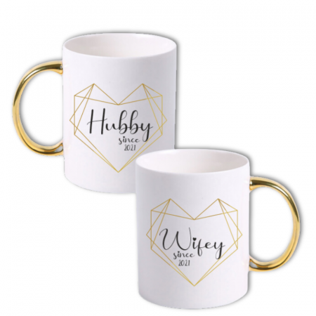 Set-2-cani-toarta-aurie-pentru-cuplu-personalizate-cu-textul-Hubby-Wifey-1