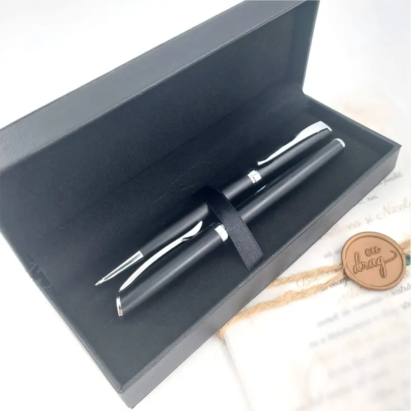 Cadouri pentru Colegi - Set-Cadou-Stilou-și-Pix-Personalizat-In-Cutie-de-Piele