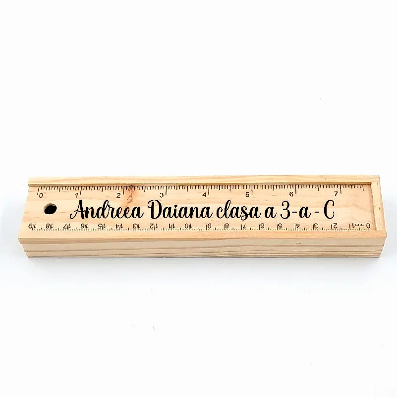 Set-Creioane-Colorate-cu-Rigla-si-Cutie-din-Lemn-Personalizat-cu-Nume-si-Clasa [1]