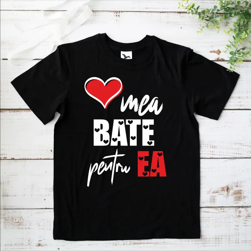 Set-de-tricouri-negre-pentru-cuplu-personalizate-cu-mesajul-Inima-mea-bate-pentru-el-ea-1 [2]
