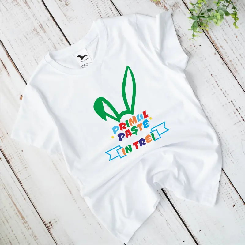 Set tricouri personalizate pentru mama, tata si bebe "Primul nostru Paste in trei" [1]