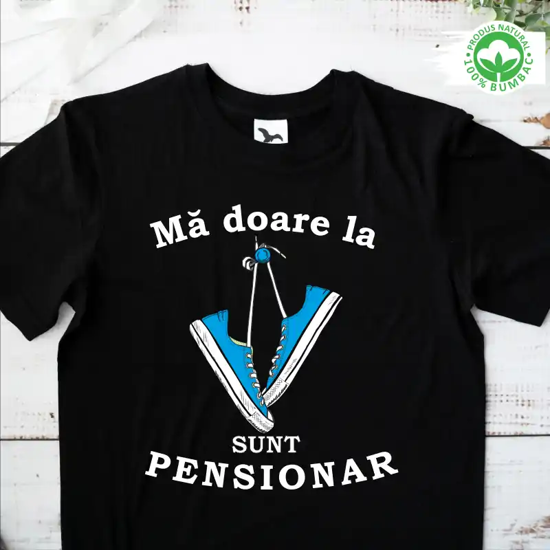 Tricou Pensionare negru, personalizat cu textul "Ma doare la tenesi, sunt pensionar" tenesi albastri [2]