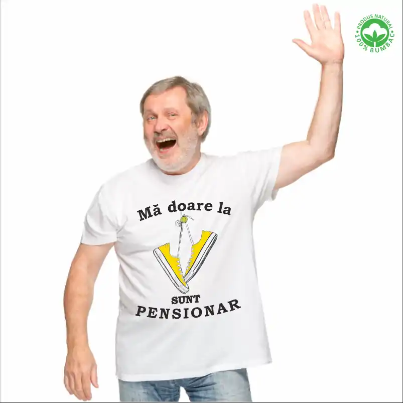 Tricou Pensionare alb, personalizat cu textul "Ma doare la tenesi, sunt pensionar" tenesi galbeni [1]
