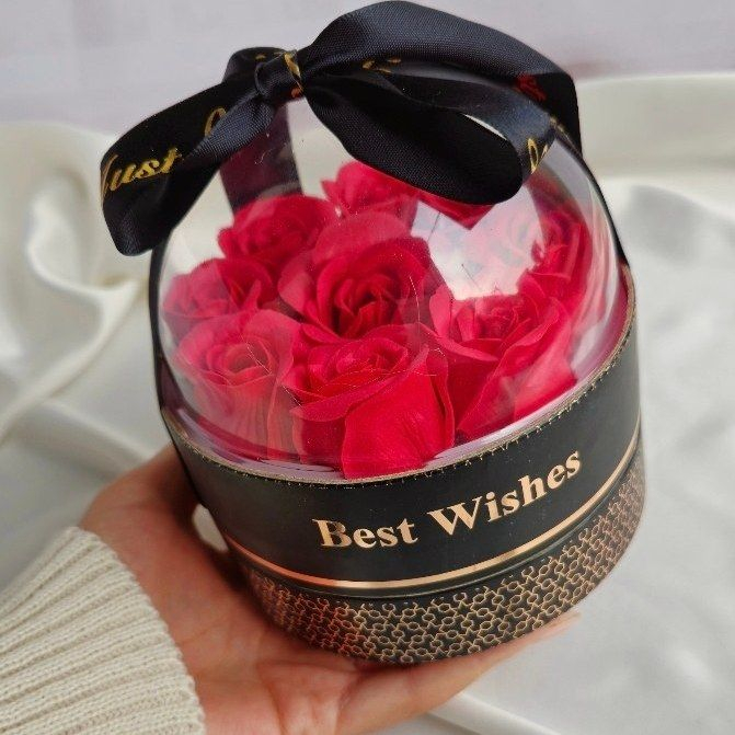 Aranjament cadou cu flori de sapun in cutie rotunda [3]