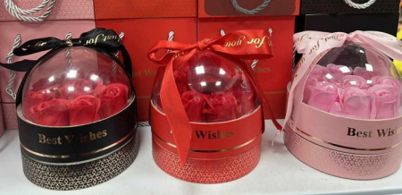 Aranjament cadou cu flori de sapun in cutie rotunda [3]