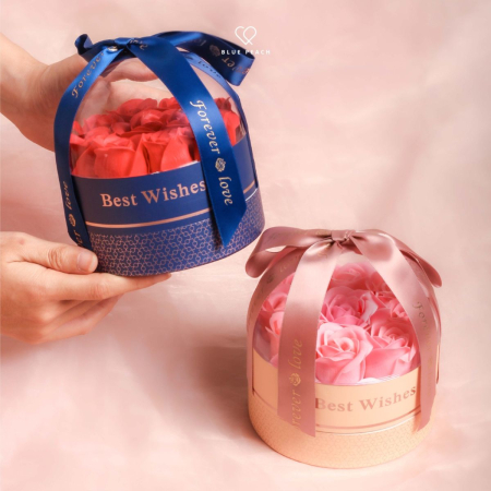 Set Cadou - Aranjament cadou cu flori de sapun in cutie rotunda