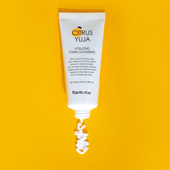 Spuma pentru curatare fata revitalizanta cu efect de luminozitate Farmstay Citrus Yuja Vitalizing 100ml [3]