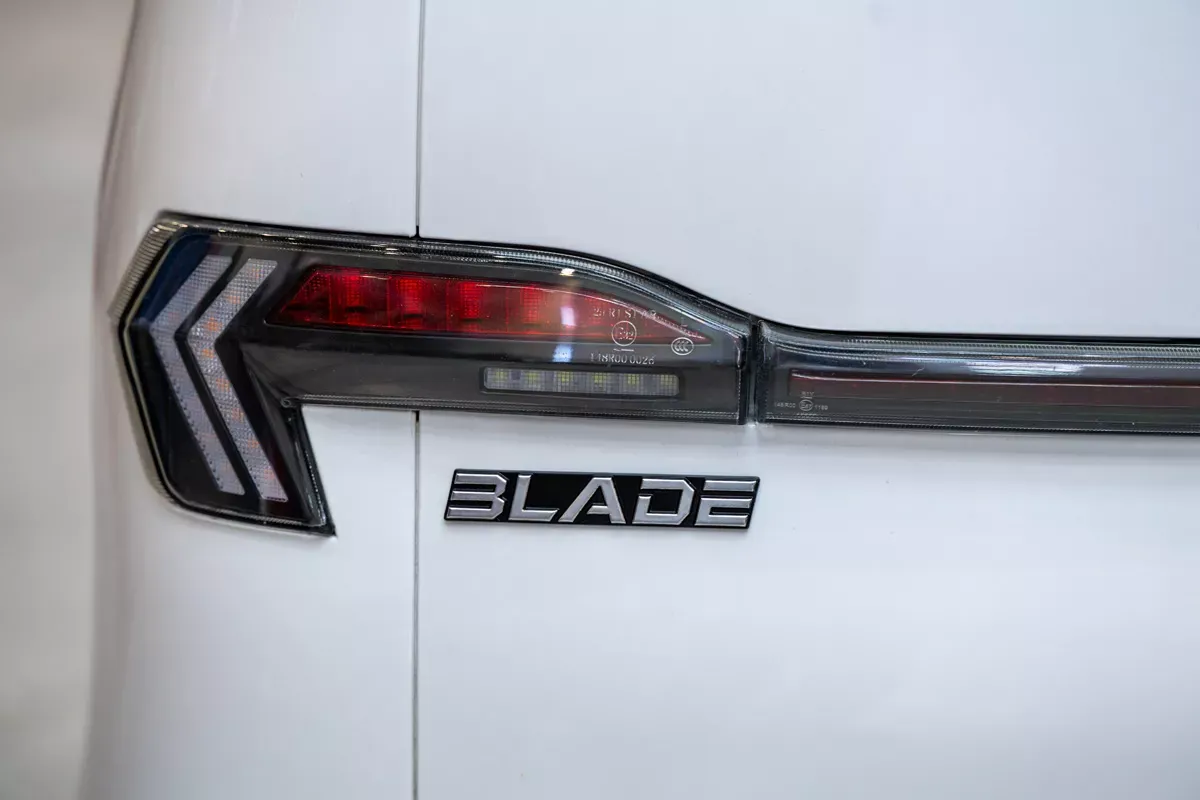 Masina electrica fara permis BLADE CITY Plus Alb-Negru cu aer conditionat [18]
