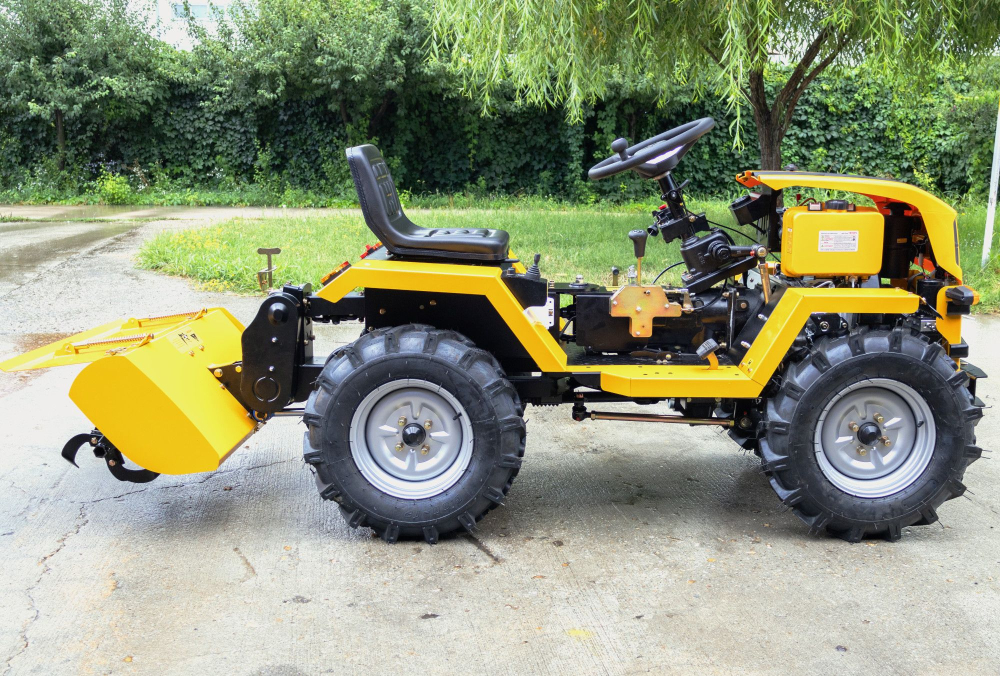 Minitractor articulat 4x4 ProGARDEN Campo T18D V27, motor diesel 18 CP, hidraulică față-spate, 2 diferențiale, roți 6.00-12 + freza tractata [2]
