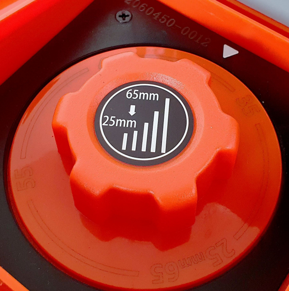 Redback RM24A-15, robot pentru tuns gazonul, acumulator 4Ah, latime taiere 24cm, max. 1500m2 [8]