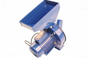 Moara electrica cu ciocanele nr. 4 Micul Fermier GF-0889, 2500 W, 3000 RPM, 230 V, 16 ciocanele, 3 site, 200 kg/h Capacitate de maruntire, lucerna, paie, furaje [1]