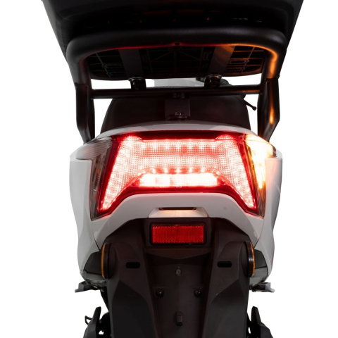 Scuter electric RURIS PILOT SX730A Alb, 2500W, autonomie până la 56 km, topcase inclus [13]