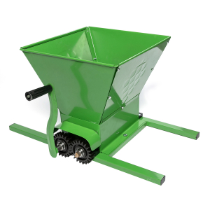 Zdrobitoare de fructe si legume - Zdrobitor manual de struguri Micul Fermier, cuva 25 L, 300-500 kg/h, Bulgaria, Profesional