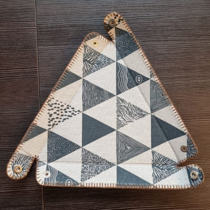 Triangular Dice Tray with Leather Backing [4]