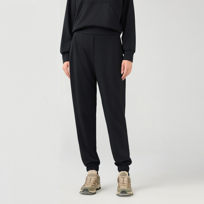 Pantaloni trening negru, material silky feel, talie inalta, relaxed fit [1]