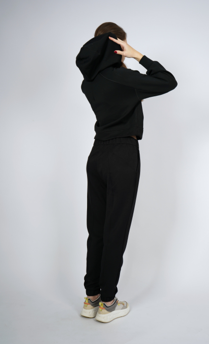 Pantaloni trening negru, material silky feel, talie inalta, relaxed fit [3]