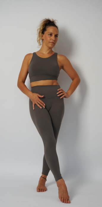 Set Fitness gri inchis- Colanți 8/8 cu Talie Înaltă Fără Cusături pe Mijloc și Top cu Susținere Ridicată, Material Premium, Ideal pentru Alergare, Fitness, Yoga, Pilates, și Cycling [1]