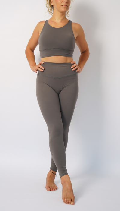 Set Fitness gri inchis- Colanți 8/8 cu Talie Înaltă Fără Cusături pe Mijloc și Top cu Susținere Ridicată, Material Premium, Ideal pentru Alergare, Fitness, Yoga, Pilates, și Cycling [7]