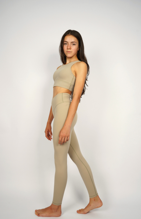 Set Fitness crem - Colanți 8/8 cu Talie Înaltă Fără Cusături pe Mijloc și Top cu Susținere Ridicată, Material Premium, Ideal pentru Alergare, Fitness, Yoga, Pilates, și Cycling [1]