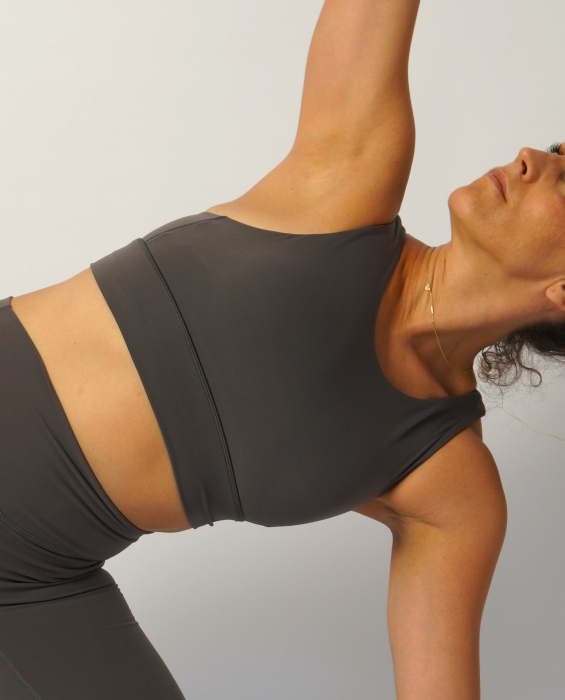 Top bustiera fitness gri, material compresiv, sustinere ridicata [2]