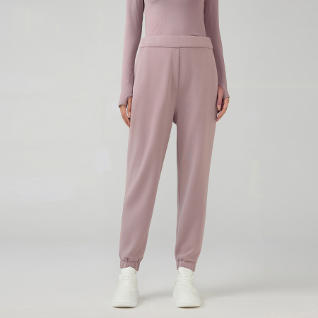 Pantaloni trening roz pudrat, material silky feel, talie inalta, relaxed fit [1]