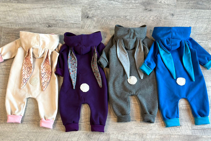 Salopetă cu Nasturi și Glugă - Iepuras Roz [2]