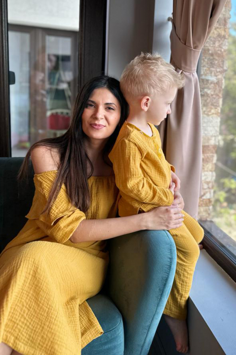 Rochie Volan-Compleu Mamă/Fiu din Muselina - Mustar [2]