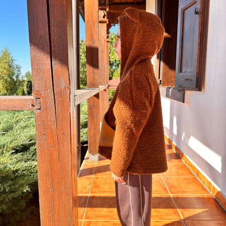 Hanorace din Lana - Hanorac oversize din lână, maro teddy, cu glugă cu urechiușe – H. Bebe