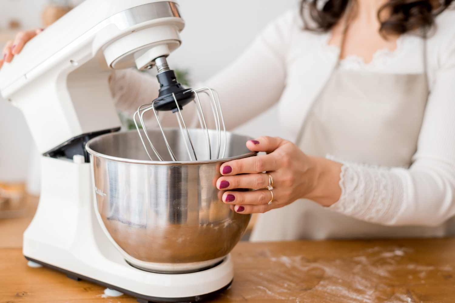 Cele mai recomandate mixere cu bol pentru framantarea aluatului de paine si cozonac. TOP modele in 2026