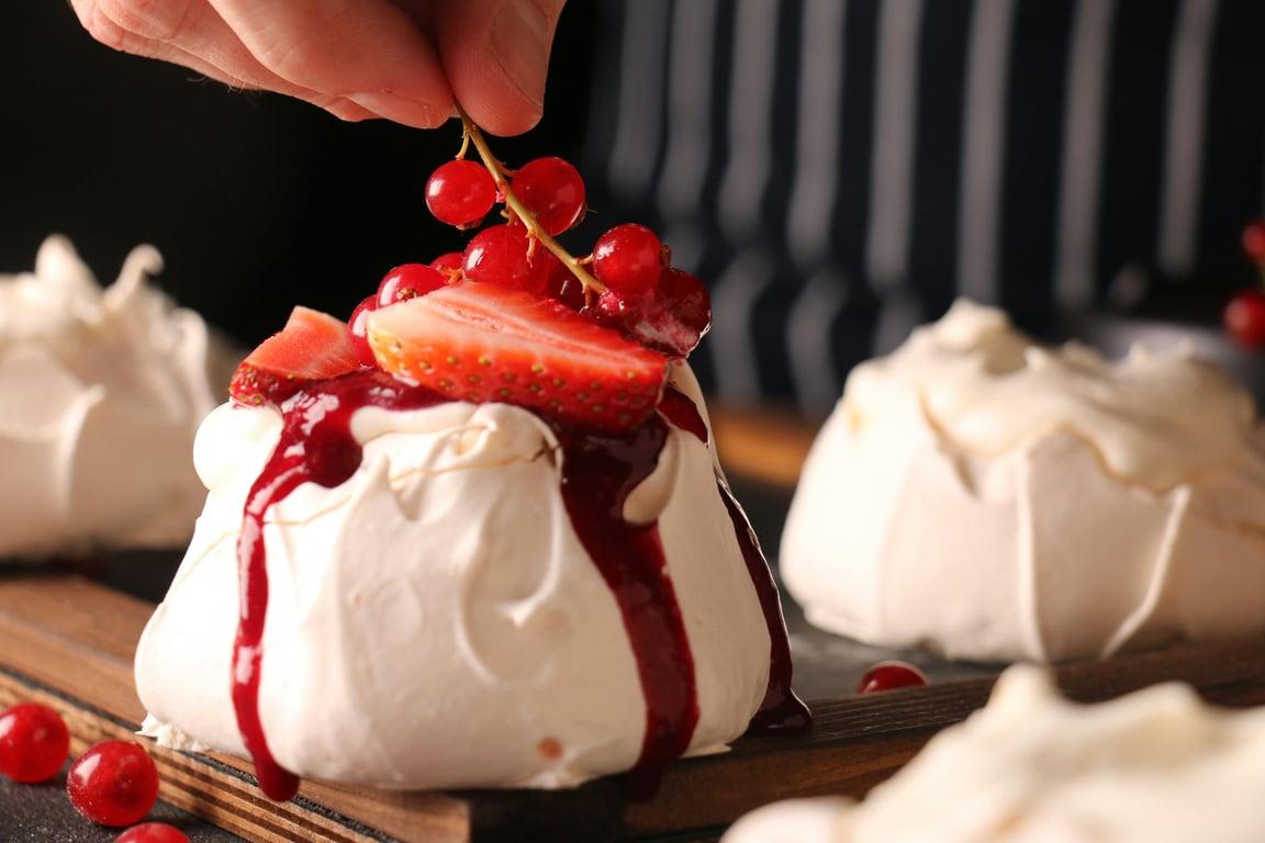 Pavlova reteta completa - cum faci tortul perfect cu bezea si mascarpone