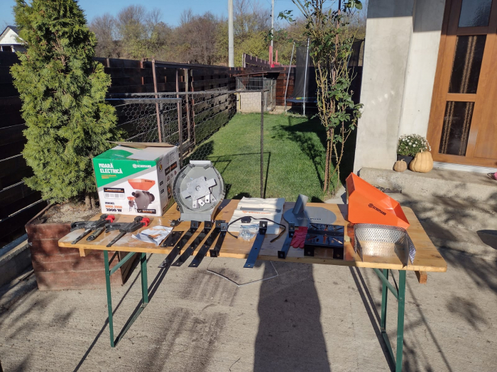 Moara electrica cu suport din metal pentru cereale si stiuleti (2 in 1), SCHUMANN®, Cuva Mare, motor 3,9 kw (100% cupru), 3000 rpm, 300 kg/h, 4 site de rezerva, 20 ciocanele [7]