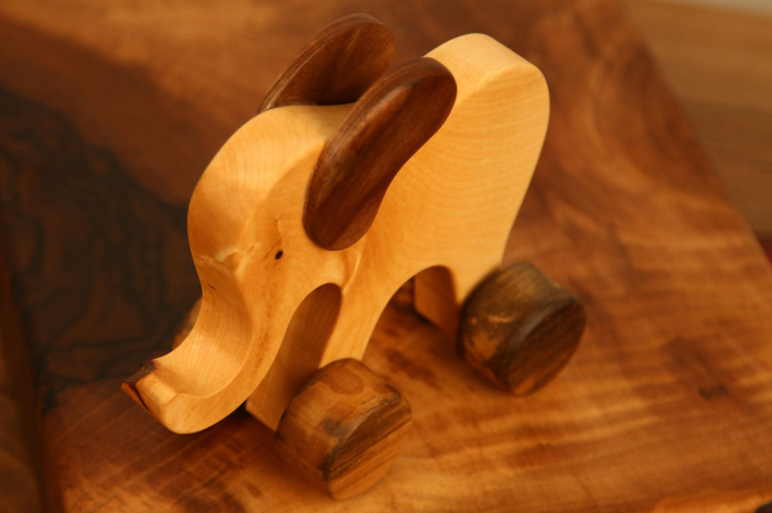 Jucarie din lemn cu roti in forma de elefant [2]