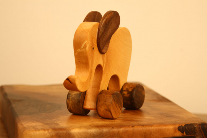 Jucarie din lemn cu roti in forma de elefant [6]