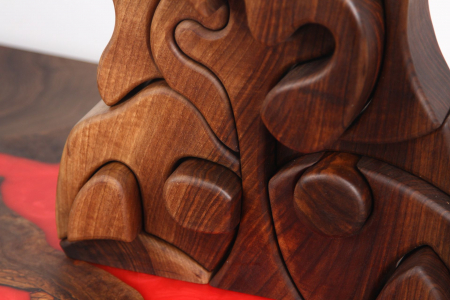 Puzzle decorativ din lemn masiv de nuc.  [2]