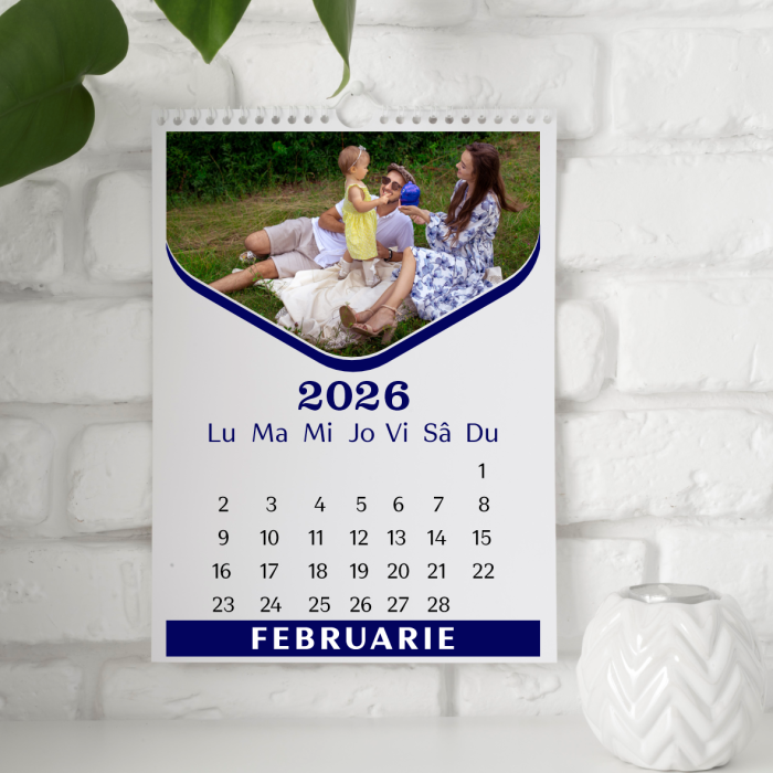 Calendar de perete personalizat cu 3 poze și nume - M4 [3]