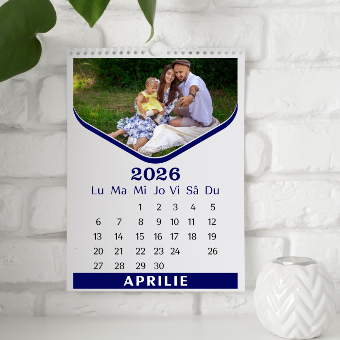 Calendar de perete personalizat cu 3 poze și nume - M4 [5]