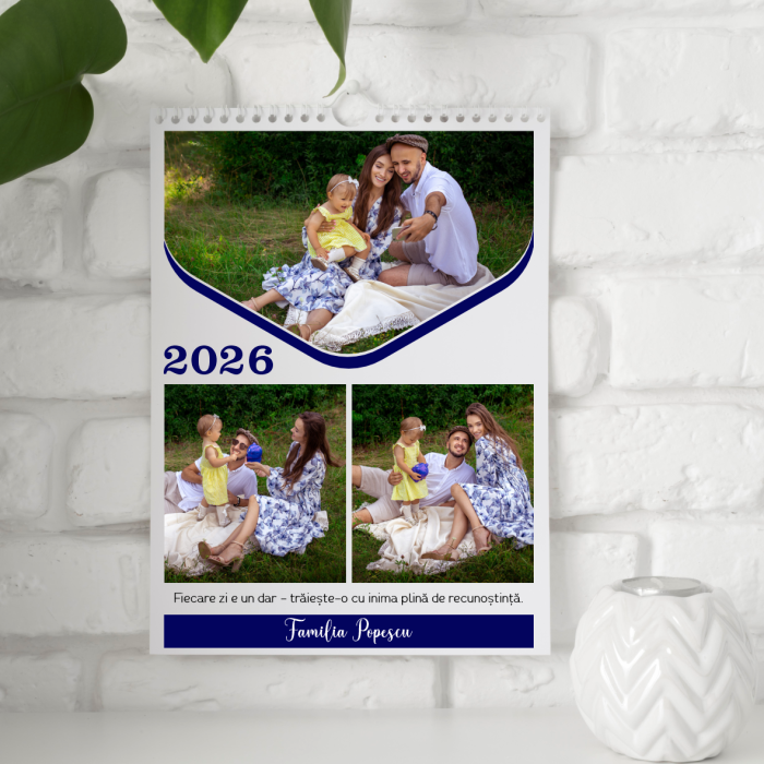 Calendar de perete personalizat cu 3 poze și nume - M4 [1]