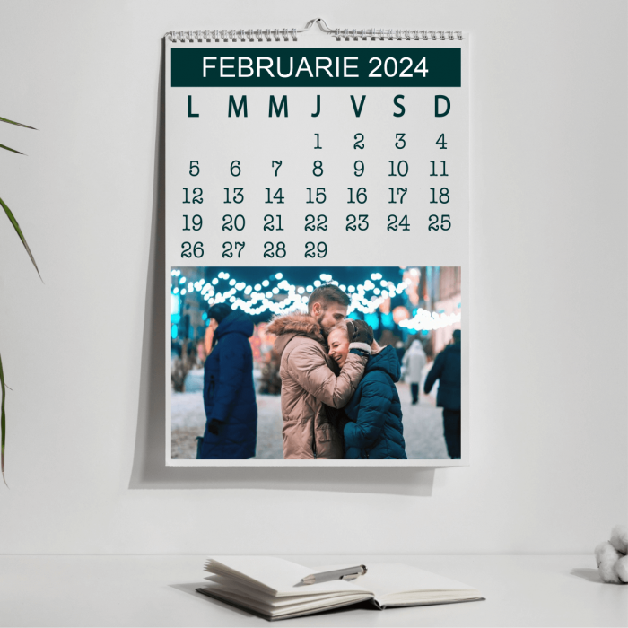 Calendar personalizat cu poze și text - Momente speciale [3]