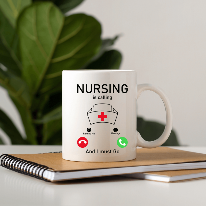 Cană personalizată pentru asistentă medicală - Nursing is calling [1]