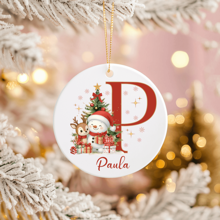 Ornament acril alb rotund pentru brad personalizat cu inițială și nume - Omuleț de zăpadă [1]