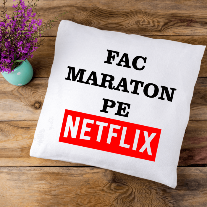Pernă personalizată cu text - Fac Maraton Pe Netflix [1]