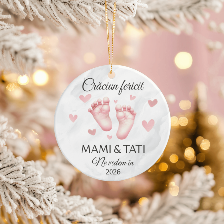 Cadouri de Sărbători - Ornament acril alb rotund pentru brad personalizat cu mesaj - Viitori părinți - Model fetiță