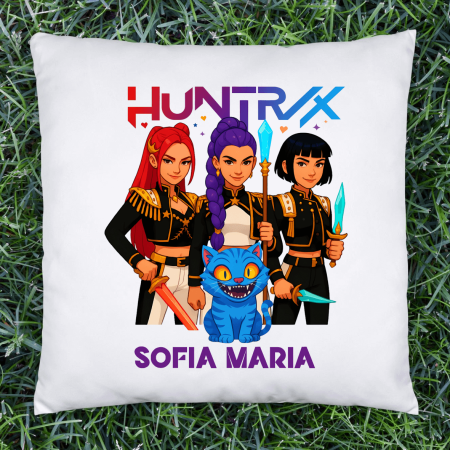 Perne - Pernă personalizată cu nume- Huntrix - M2