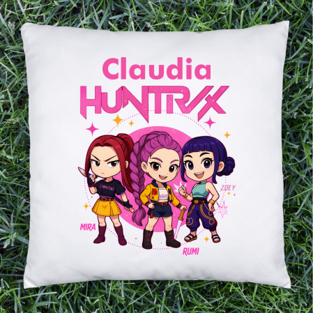 Perne - Pernă personalizată cu nume- Huntrix - M3