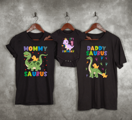 Seturi tricouri personalizate pentru familie aniversare 1 an - Set tricouri personalizate aniversare 1 an - Dino - Model fetiță