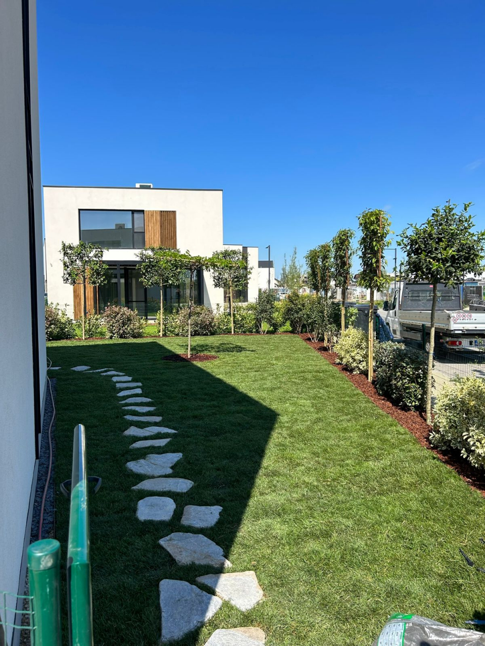 Servicii Profesionale de Peisagistică – Gazonare, Plantare și Amenajări Grădini [2]