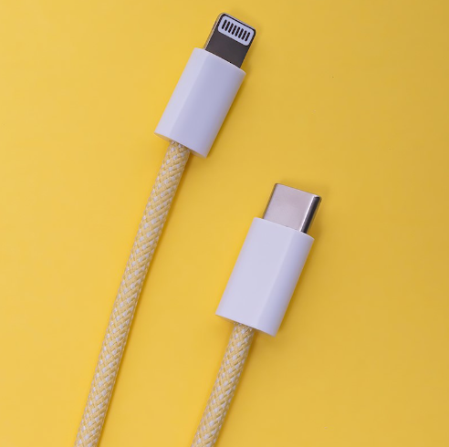 Maxlife MXUC-06 charging and data transfer cable, USB-C to Lightning, 1.0 m, 20W, yellow [5]