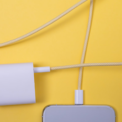Maxlife MXUC-06 charging and data transfer cable, USB-C to Lightning, 1.0 m, 20W, yellow [3]