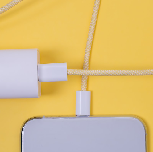 Maxlife MXUC-06 charging and data transfer cable, USB-C to Lightning, 1.0 m, 20W, yellow [4]